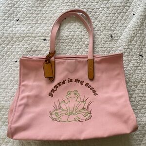 Coach frog tote very gently used